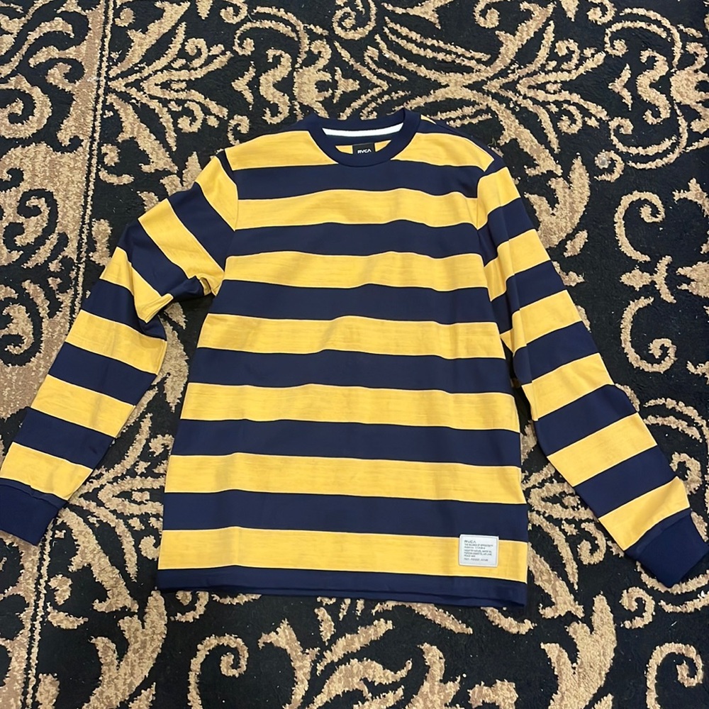 men’s never worn rvca long sleeve shirt small